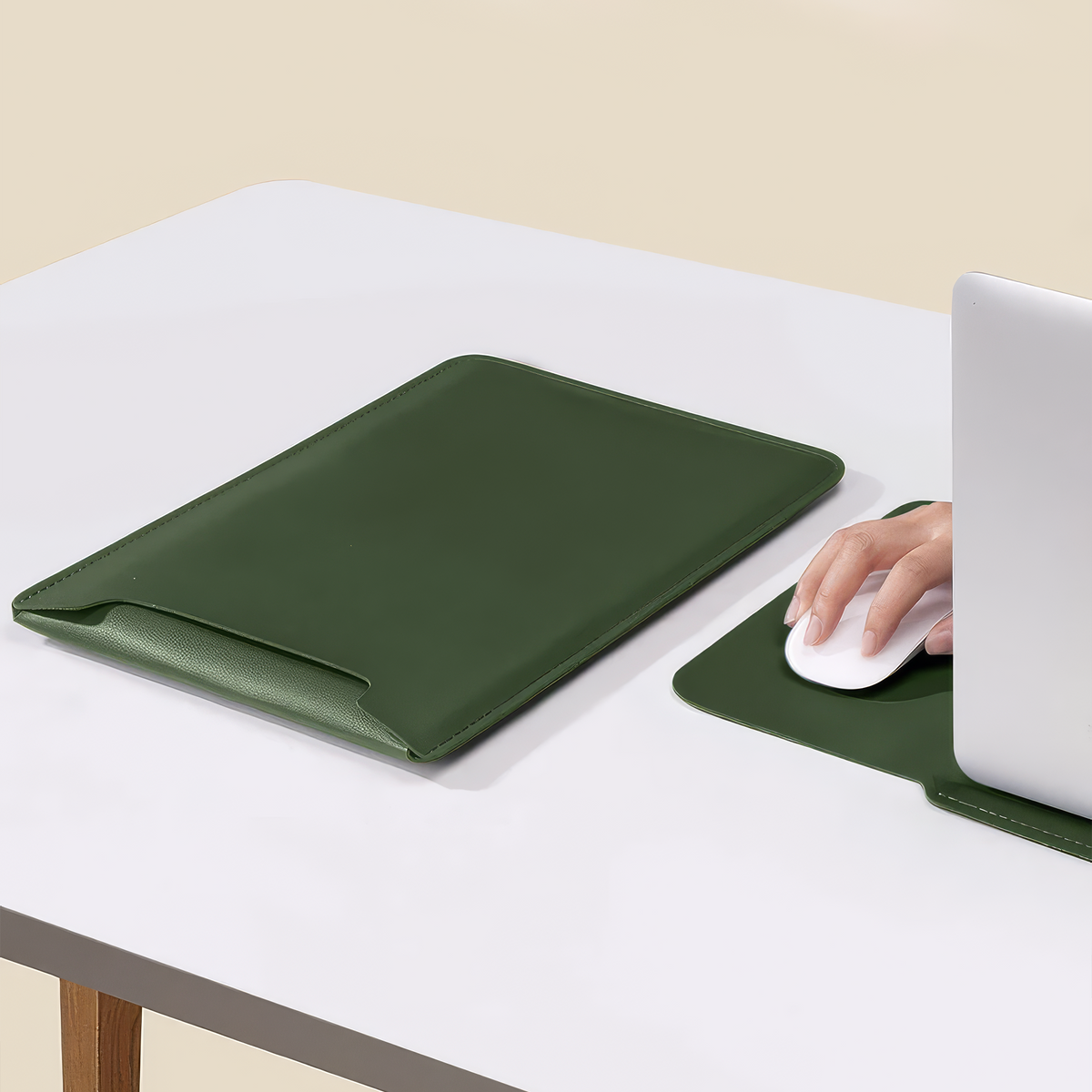 The Executive Minimalist Laptop Sleeve Noir 